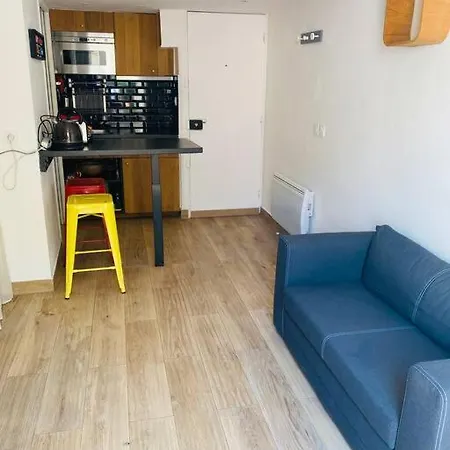 Cosy Mezzanine Avec Terrasse Proche Mer Apartment Nice