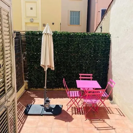 Cosy Mezzanine Avec Terrasse Proche Mer Niza